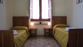4 habitaciones, escritorio, tabla de planchar con plancha y wifi gratis