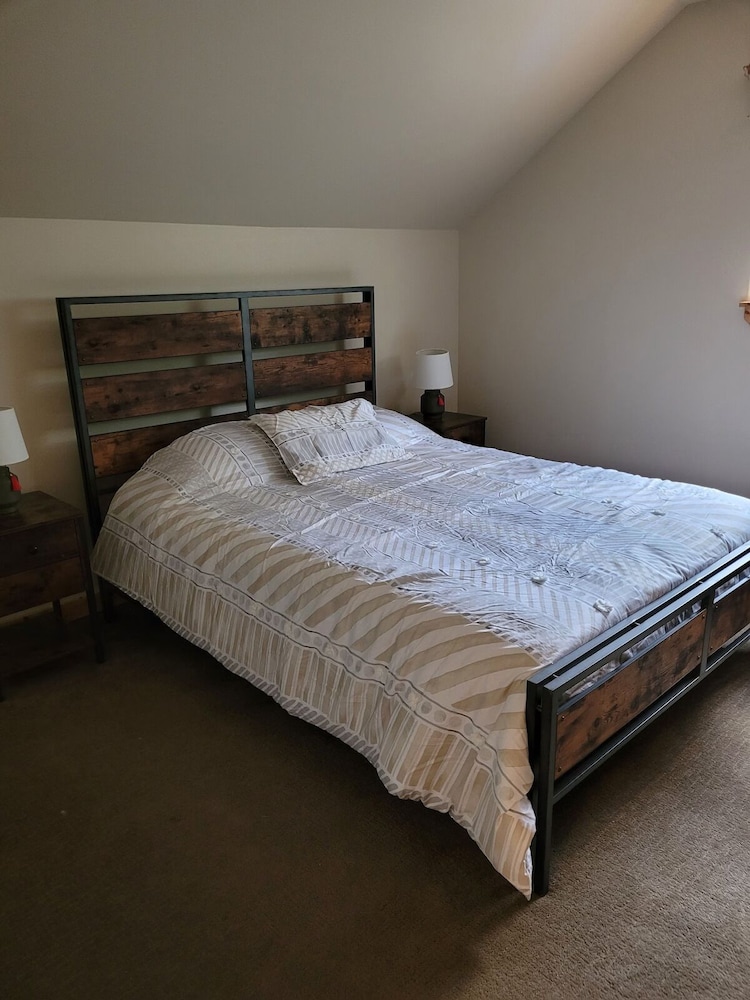 Charming 2bedroom unit with great views and easy access to Hope and