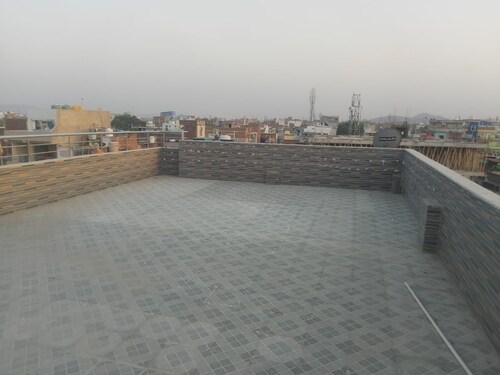 Bedrooms with Private Bath, and Luxury Car with driver - 301