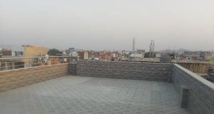 Bedrooms with Private Bath, and Luxury Car with driver - 301