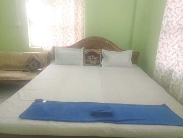 2 bedrooms, WiFi, bed sheets - Bedrooms with Private Bath - 401 (Gaya)