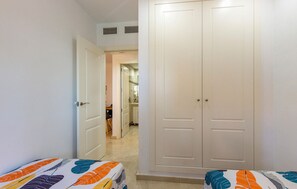 2 bedrooms, iron/ironing board, free WiFi