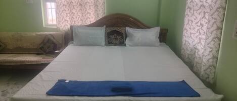 2 bedrooms, WiFi, bed sheets