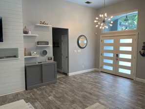 Interior - Spacious 4-bedroom house in Canyon Lake with WiFi, fitness area, large backyard (Canyon Lake)