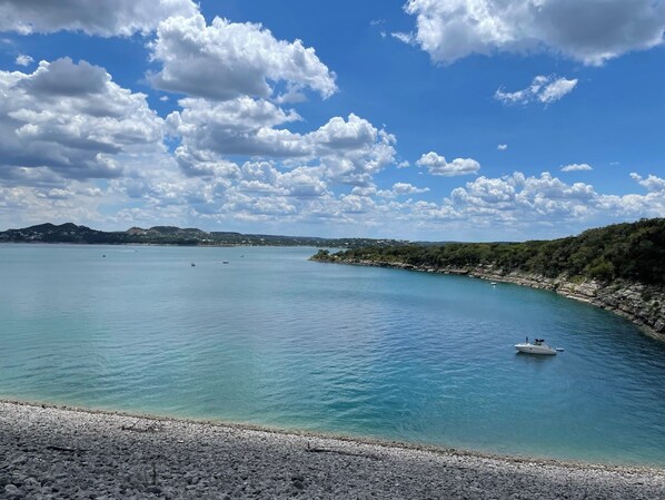 Beach - Spacious 4-bedroom house in Canyon Lake with WiFi, fitness area, large backyard (Canyon Lake)