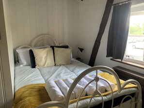 2 bedrooms, free WiFi, bed sheets - A cosy, family-friendly home, in the heart of Sandwich, UK (Sandwich)