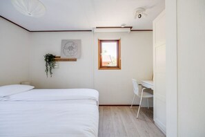 3 عدّة غرف نوم ومكواة/لوح كي وواي فاي وملاءات أسرّة