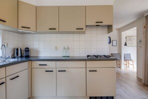 Microonde, forno, piano cottura, macchina per tè/caffè