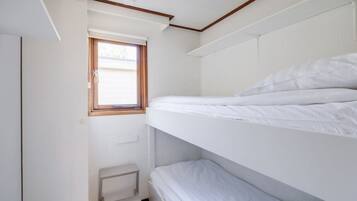 3 slaapkamers, een strijkplank/strijkijzer, wifi, beddengoed