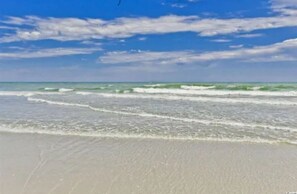 Beach - Amazing Ocean Views PRIVATE PUTT PUTT ON PROPERTY! E9 Ocean Lakes (Myrtle Beach)