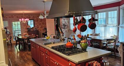 Spacious 4-bedroom house in charming Absarokee with WiFi, AC, walk downtown