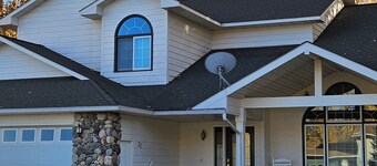 Spacious 4-bedroom house in charming Absarokee with WiFi, AC, walk downtown