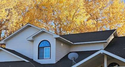 Spacious 4-bedroom house in charming Absarokee with WiFi, AC, walk downtown