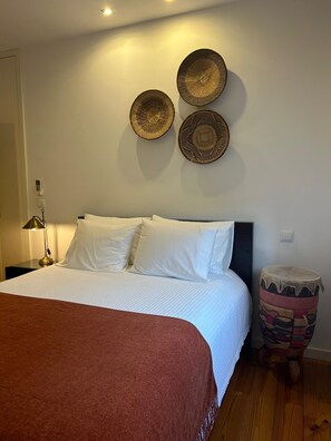 2 bedrooms, desk, iron/ironing board, WiFi