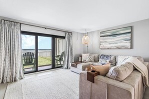 TV - Castle Reef 133 - Beach at Your Door (New Smyrna Beach)