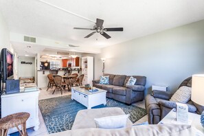 TV - Castle Reef 327 beautiful, lush, views! (New Smyrna Beach)