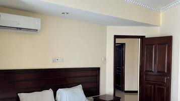 2 makuuhuonetta, silitysrauta/-lauta, Wi-Fi, vuodevaatteet