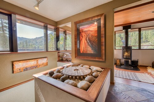 Spire Chalet at Alpine Meadows - 4BR 4.5 BA W/ Hot Tub & Ski Shuttle