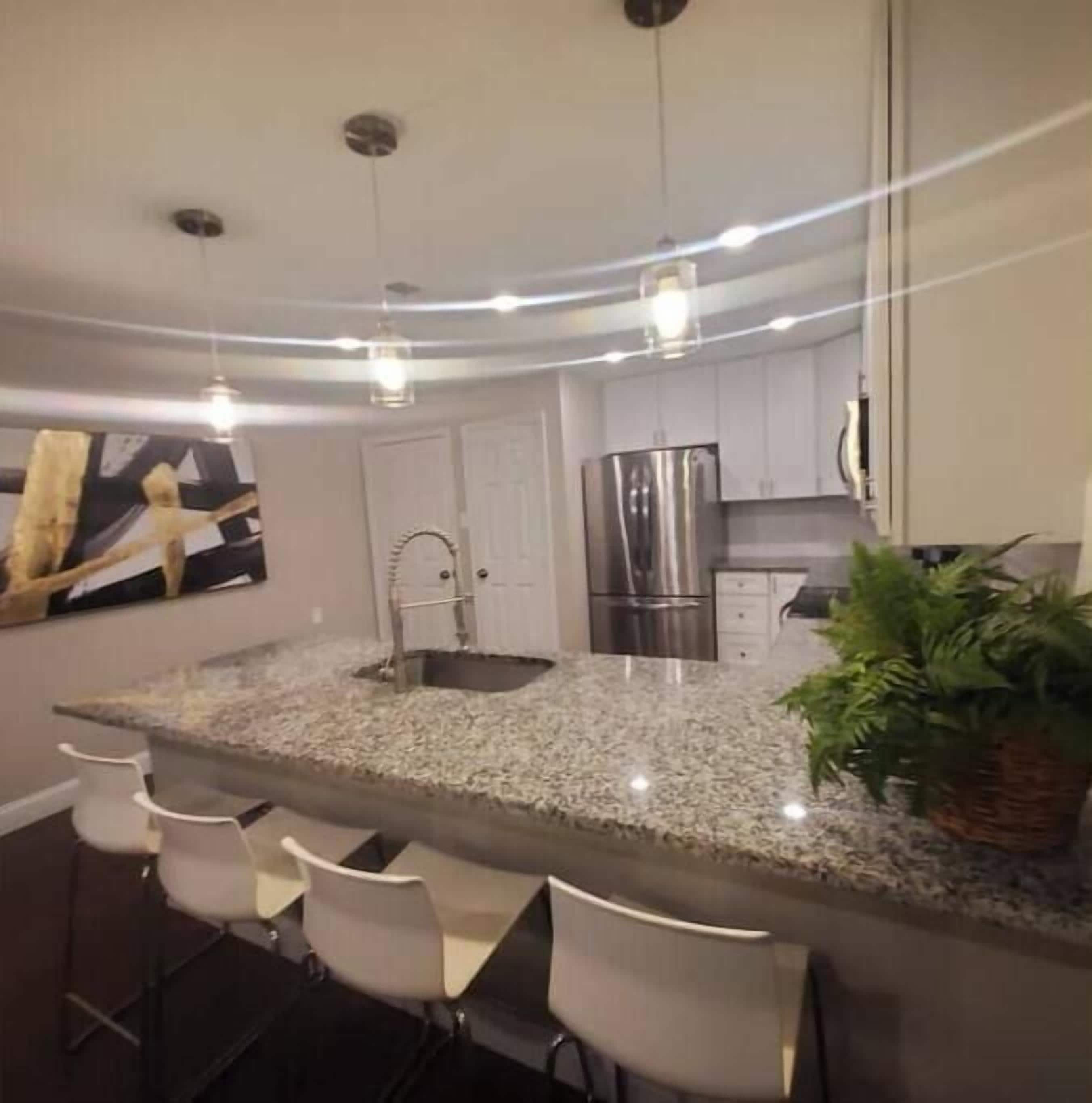 冰箱、微波炉、烤箱、炉灶