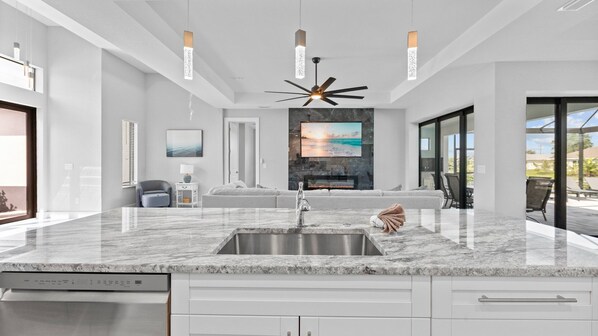 Interior - Coral Cove - Newly built, 3 bed/2 bath pool home on freshwater canal (Cape Coral)