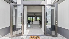 Interior - Coral Cove - Newly built, 3 bed/2 bath pool home on freshwater canal (Cape Coral)