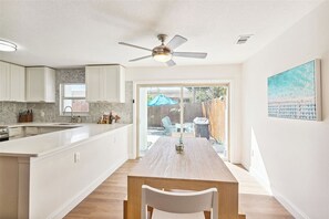 Fridge, microwave, oven, stovetop - Stunning Modern and Elegant Townhome - 5 Min Walk to Beach! (Cape Canaveral)