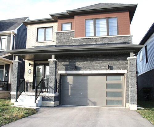 Niagara Falls, Thorold Home