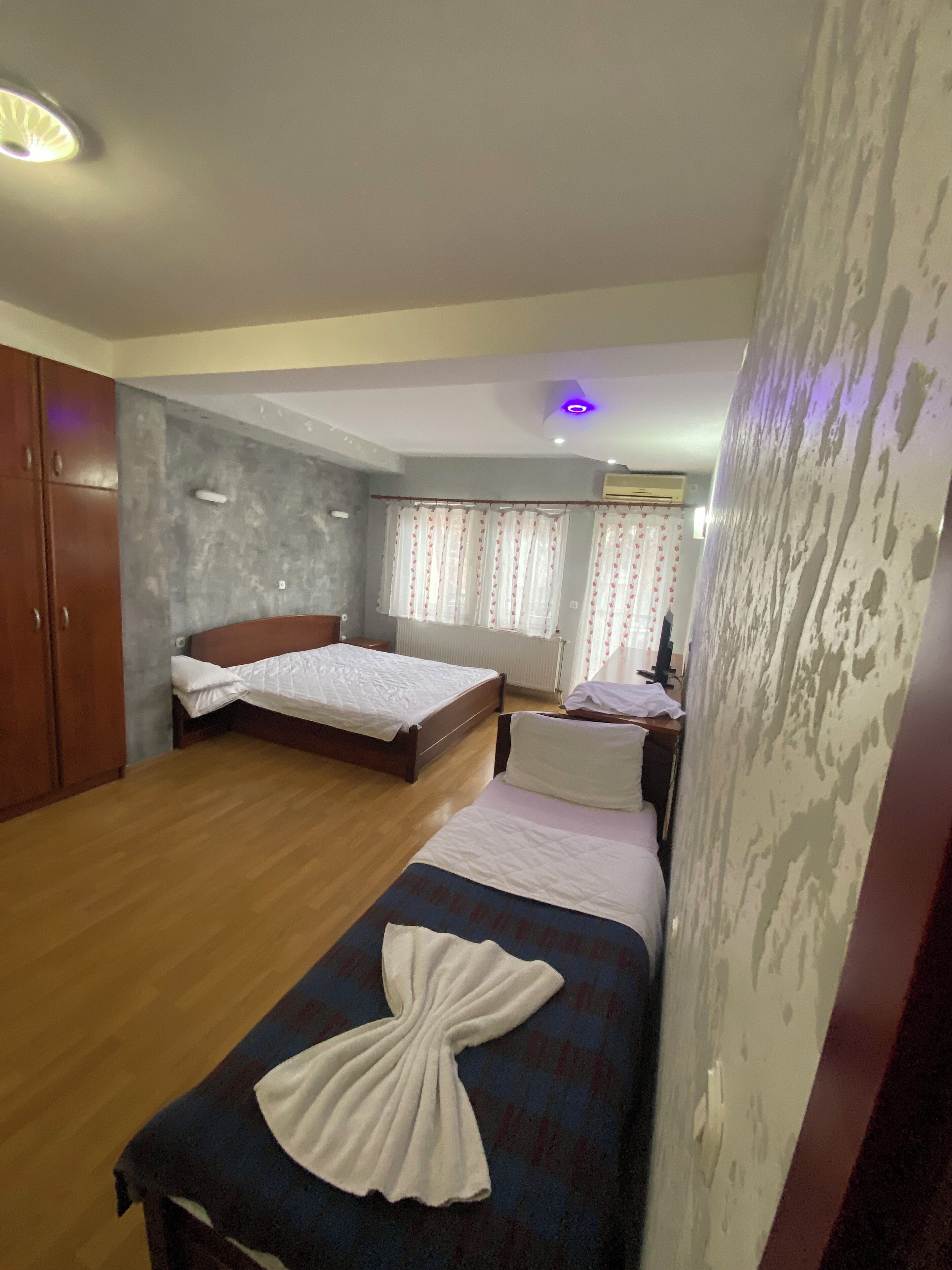 Iron/ironing board, free WiFi