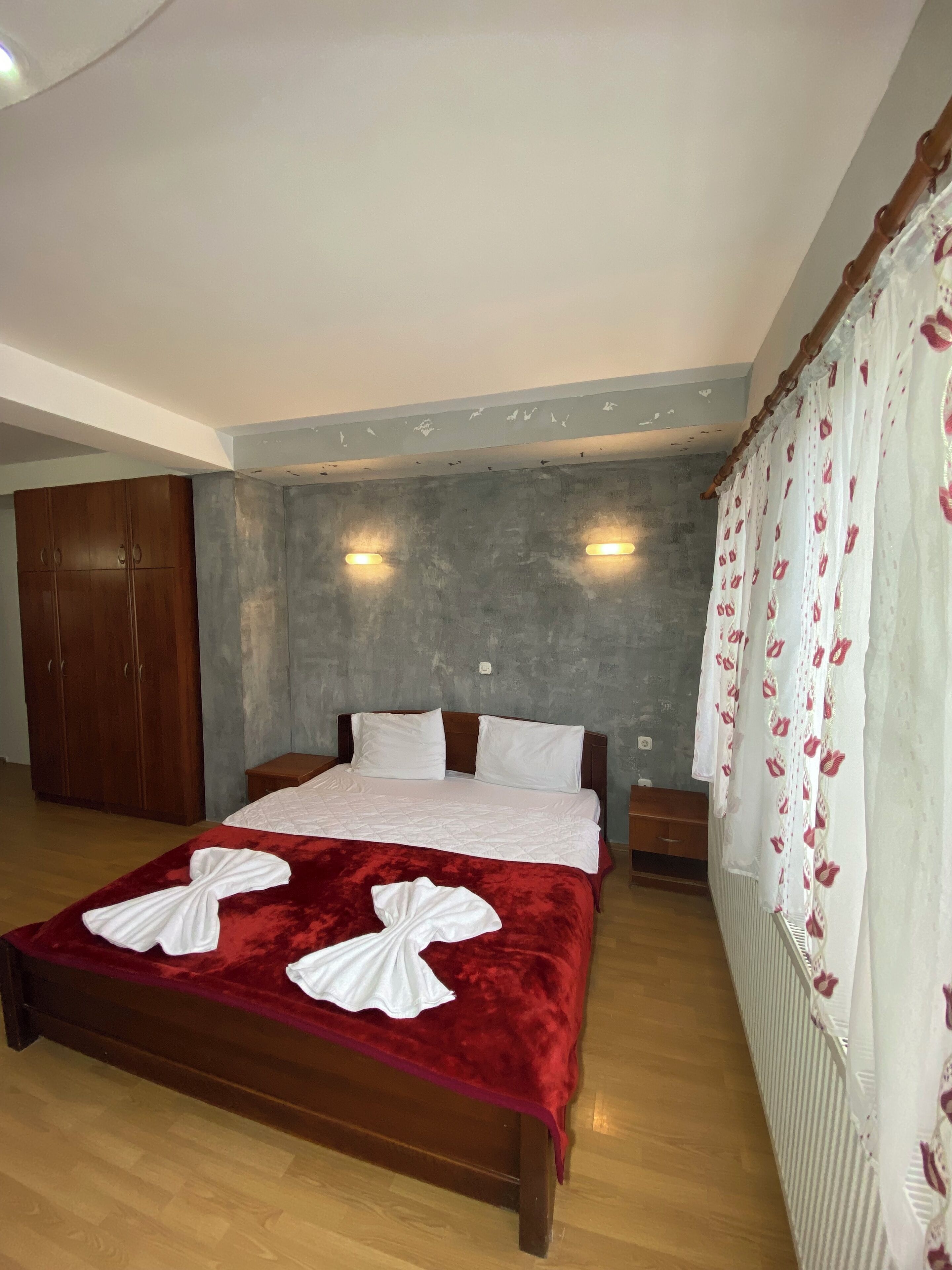 Iron/ironing board, free WiFi