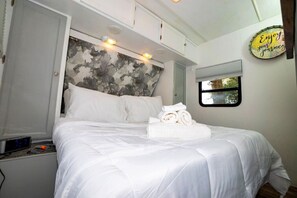 2 bedrooms, iron/ironing board, WiFi, bed sheets - “Charming RV Getaway – Close to everything! (Spring Hill)