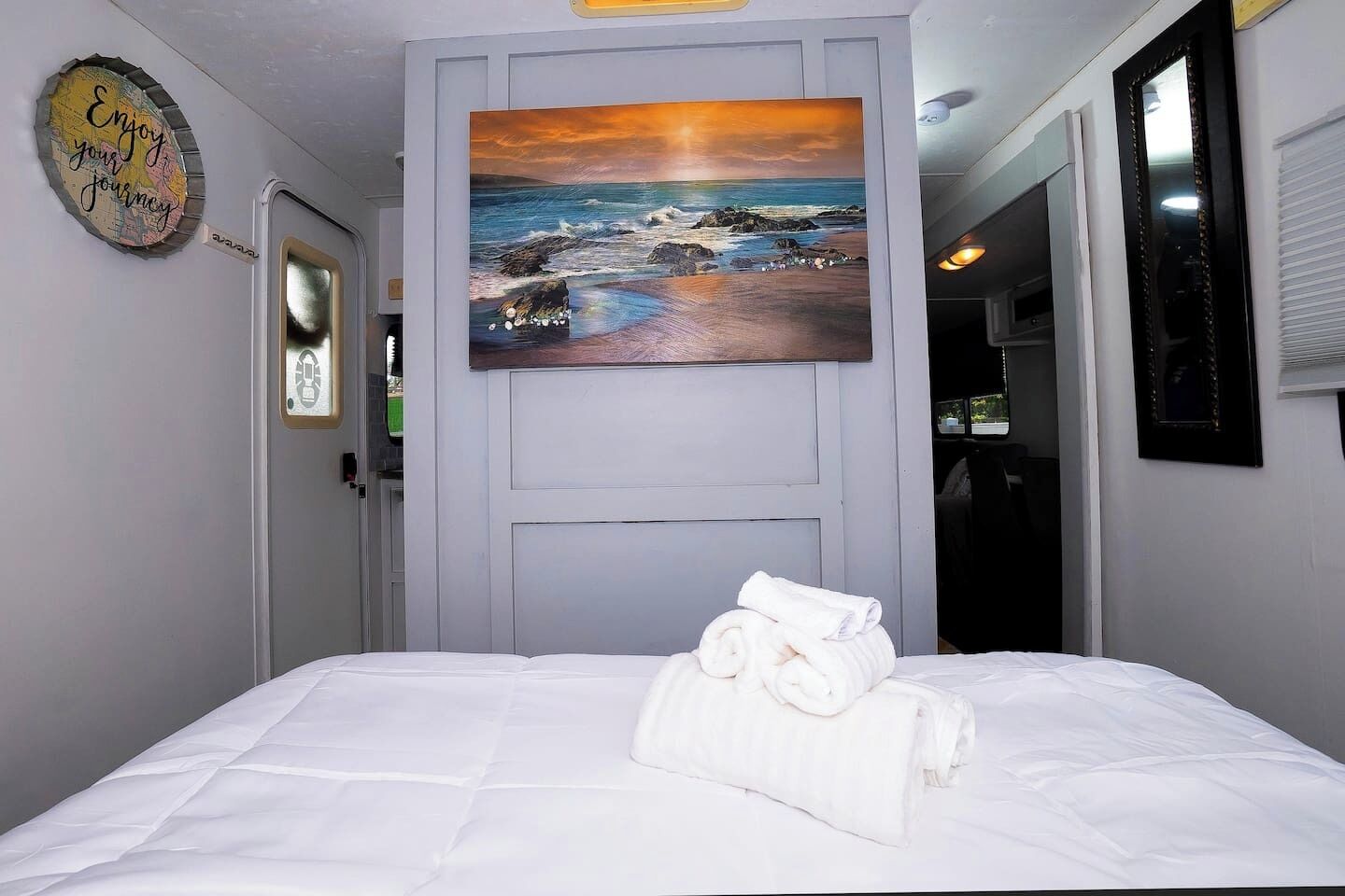 Skrivebord, strykejern/-brett, wi-fi og sengetøy