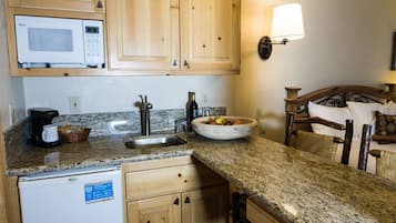 Køleskab, mikrobølgeovn