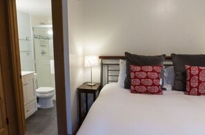 2 dormitorios, cuna de viaje, ropa de cama