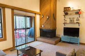 TV, fireplace