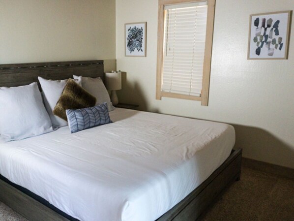 4 bedrooms, travel crib