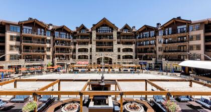 Cozy Studio Condo with Fully Equipped Kitchen