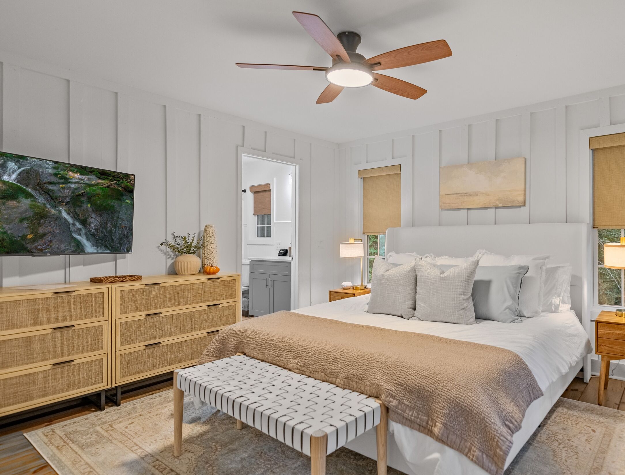 3 bedrooms, travel crib, WiFi, bed sheets