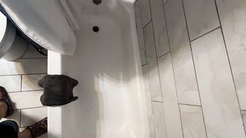 Basic Apartment, 2 Bedrooms, Non Smoking | Bathroom