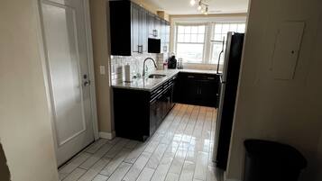 Basic Apartment, 2 Bedrooms, Non Smoking | Private kitchen