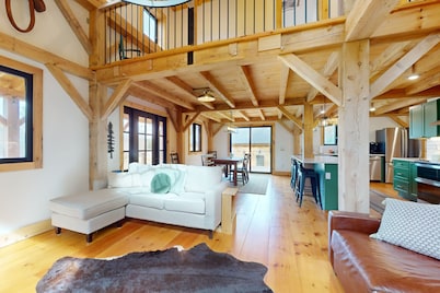 Dog-friendly house w/ deck, EV charger, fireplace, partial a/c, BBQ, w/d, wifi