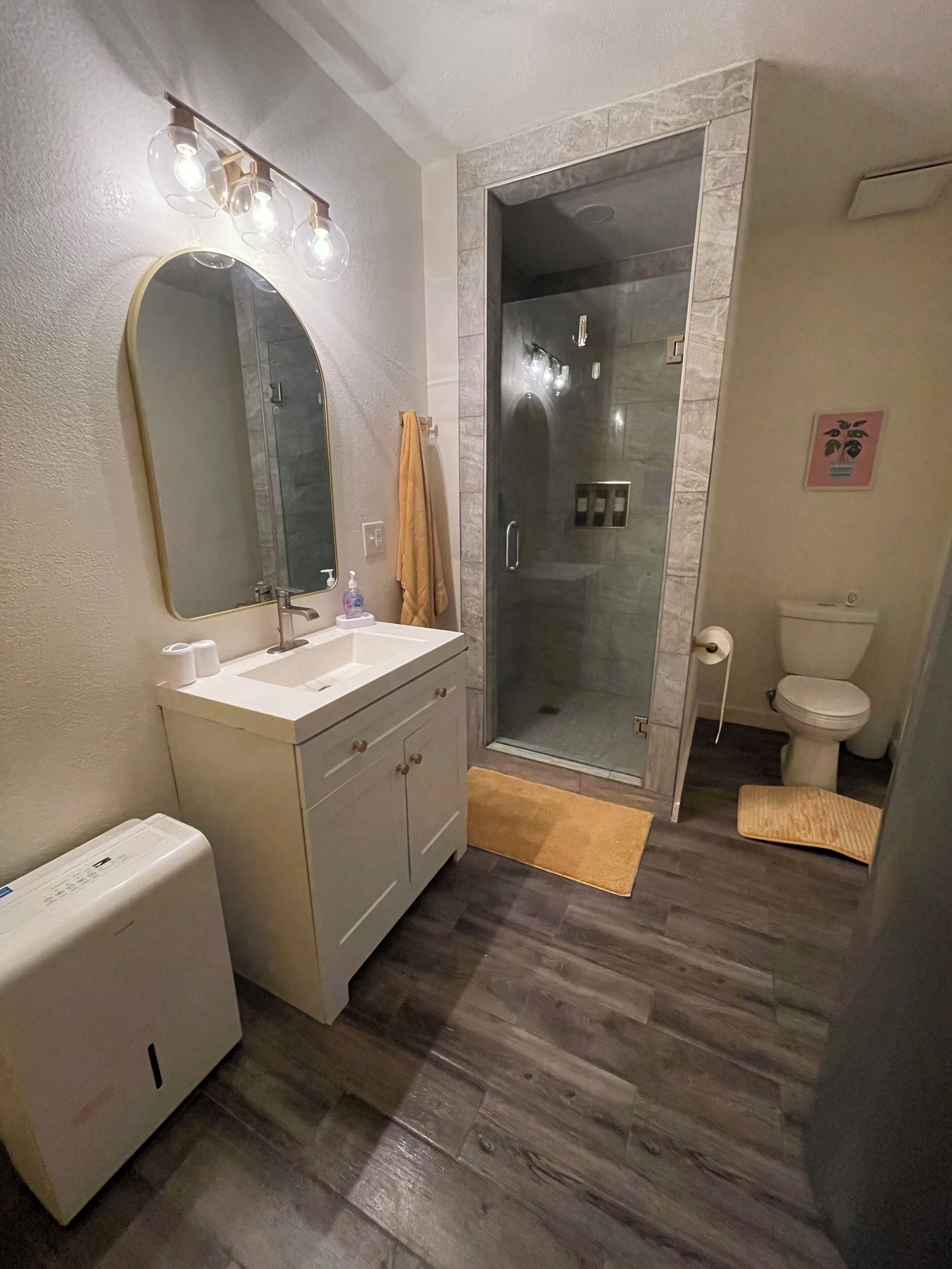 淋浴设施、毛巾、肥皂、洗发水