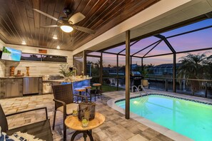 A heated pool - Direct Gulf Access, Expansive Lanai, Heated Pool - The Nautical - Roelens (Cape Coral)
