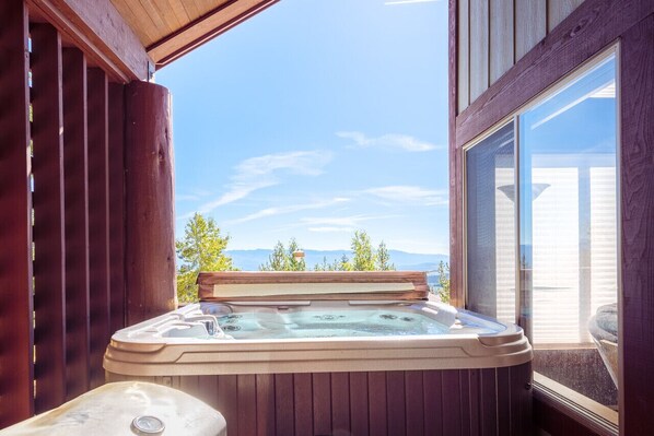 Indoor spa tub