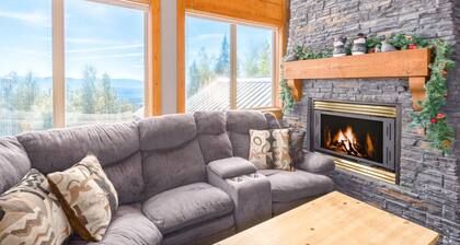 Charming Alpine Retreat w/ Private Hot Tub