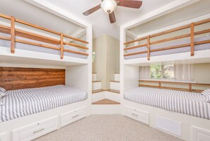 4 bedrooms, iron/ironing board, free WiFi, bed sheets