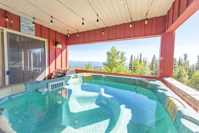 Spacious 4-Bedroom – Sleeps 12 & Private Hot Tub