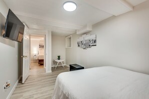 7 bedrooms, iron/ironing board, free WiFi, bed sheets