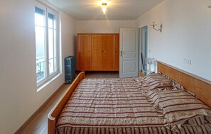 2 bedrooms, iron/ironing board, free WiFi, bed sheets - Awesome home in La Frette-Sur-Seine (La Frette-Sur-Seine)