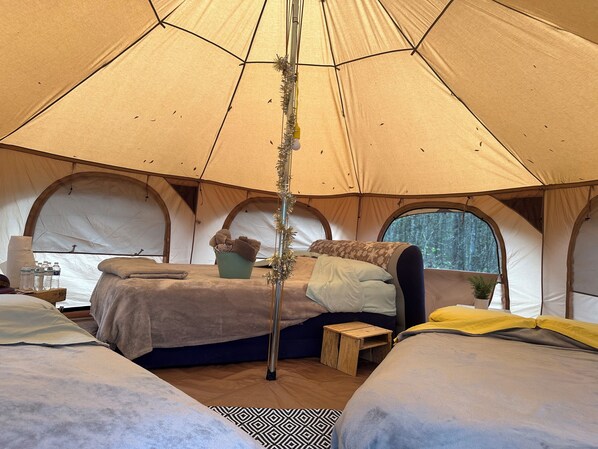 1 bedroom, bed sheets