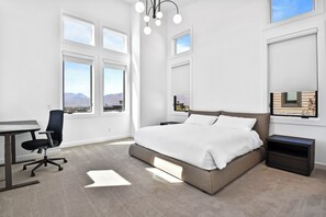 5 室のベッドルーム、デスク、アイロン / アイロン台、旅行用ベビーベッド